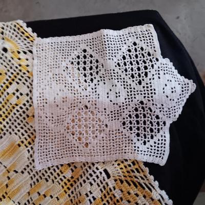 SEWING BASKET W/NOTIONS AND SEVERAL DOILIES