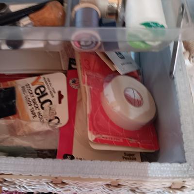 SEWING BASKET W/NOTIONS AND A VARIETY OF DOILIES