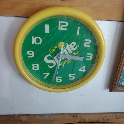SPRITE CLOCK & LIGHTED SANDBAR RESTAURANT OPEN SIGN