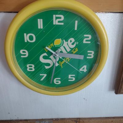 SPRITE CLOCK & LIGHTED SANDBAR RESTAURANT OPEN SIGN
