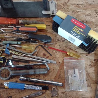 HAND TOOLS, WIRE BRUSH, HAND SAWS AND MORE