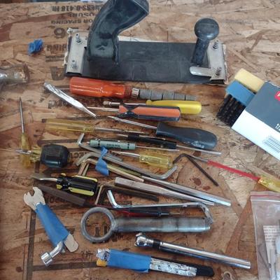 HAND TOOLS, WIRE BRUSH, HAND SAWS AND MORE