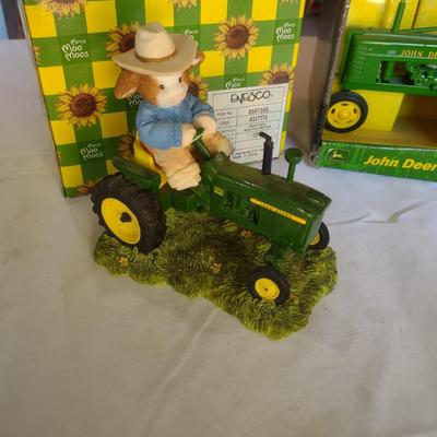 JOHN DEERE MODEL H TRACTOR & JOHN DEERE FIGURINE