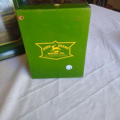 JOHN DEERE TRAY & ERTL JOHN DEERE DIE-CAST MODEL D TRACTOR
