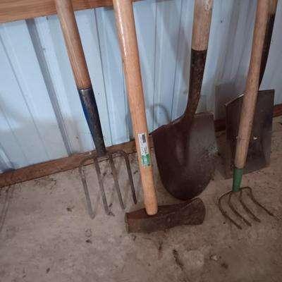 YARD TOOLS (6)
