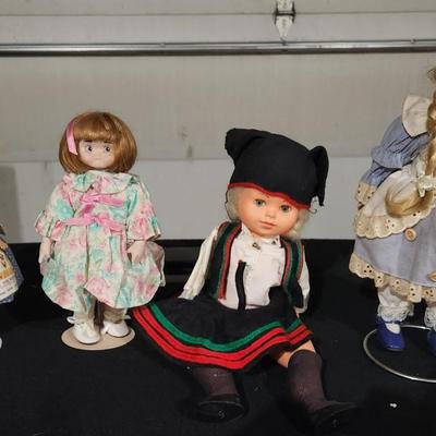Sale Photo Thumbnail #231: Ginny 8" Vintage Doll Barbecues w/ additional dolls.

Will receive all items pictured as is and are in great condition.