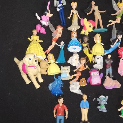 Sale Photo Thumbnail #238: Disney Princess and Tinkerbell plus Mikey Mouse & Gang figure lot

Will receive all items pictured as is.