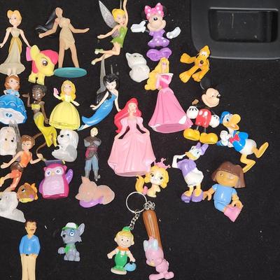 Sale Photo Thumbnail #239: Disney Princess and Tinkerbell plus Mikey Mouse & Gang figure lot

Will receive all items pictured as is.