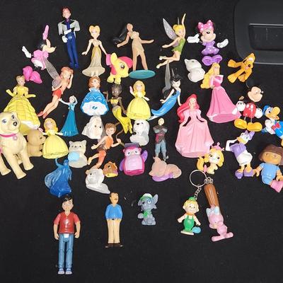 Sale Photo Thumbnail #237: Disney Princess and Tinkerbell plus Mikey Mouse & Gang figure lot

Will receive all items pictured as is.