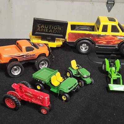 Sale Photo Thumbnail #235: John Deere & Tonka tractor semi toy set.

Will receive all items pictured and are in great condition