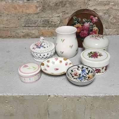 Sale Photo Thumbnail #329: Sweet little collection of floral ceramic pieces. A few candles, vase, small plates