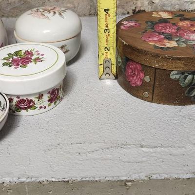 Sale Photo Thumbnail #331: Sweet little collection of floral ceramic pieces. A few candles, vase, small plates