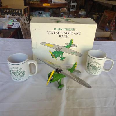 JOHN DEERE VINTAGE AIRPLANE BANK TWO JOHN DEERE MUGS
