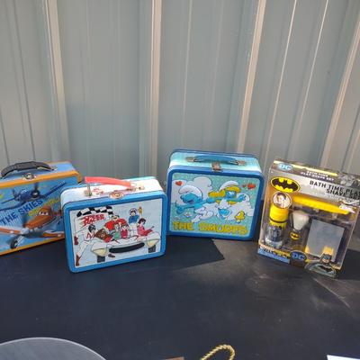 KIDS METAL LUNCH BOXES & A BATMAN PLAY SHAVE KIT