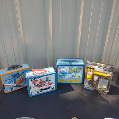 KIDS METAL LUNCH BOXES & A BATMAN PLAY SHAVE KIT