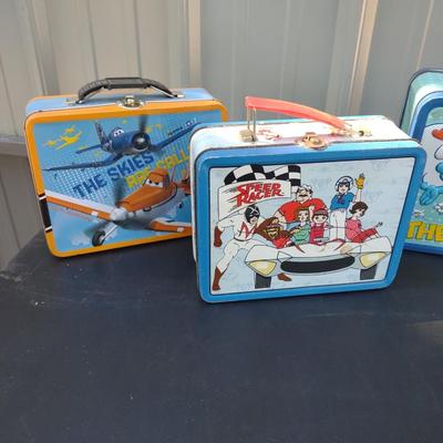 KIDS METAL LUNCH BOXES & A BATMAN PLAY SHAVE KIT