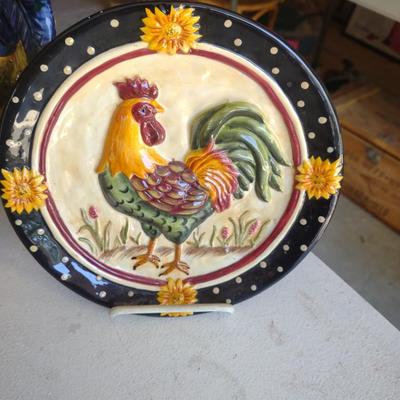 TWO DECORATIVE ROOSTER PLATES, LARGE ROOSTER FIGURE