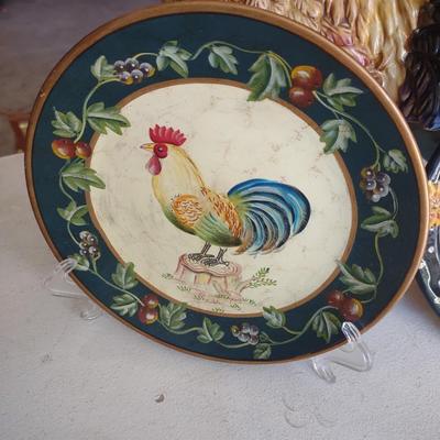 TWO DECORATIVE ROOSTER PLATES, LARGE ROOSTER FIGURE