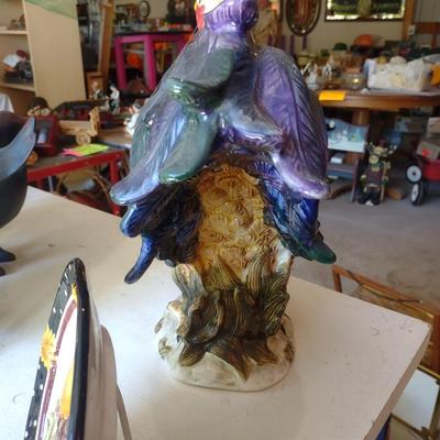 TWO DECORATIVE ROOSTER PLATES, LARGE ROOSTER FIGURE