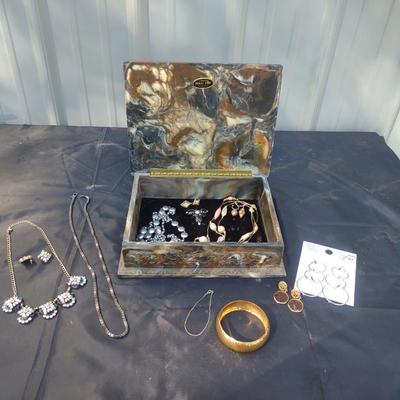 BEAUTIFUL JEWELRY BOX FILLED W/ JEWELRY