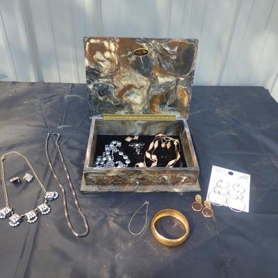 BEAUTIFUL JEWELRY BOX FILLED W/ JEWELRY