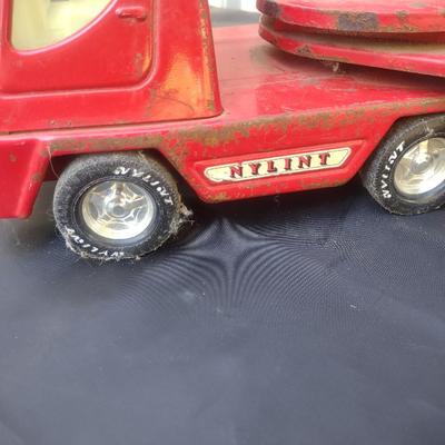 NYLINT AERIAL HOOZ-N-LADDER FIRETRUCK