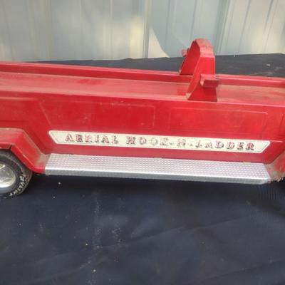 NYLINT AERIAL HOOZ-N-LADDER FIRETRUCK