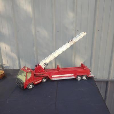 NYLINT AERIAL HOOZ-N-LADDER FIRETRUCK