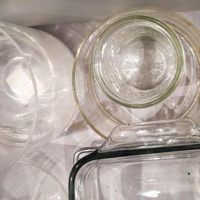 Glass baking supplies/dishes