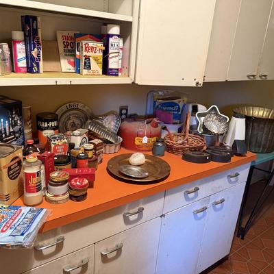Sale Photo Thumbnail #136: - Cabinet built in. Not included 

NO CHERRY PICKING or taking ONLY the items you want and leaving the rest or you will be banned! Please arrive with enough time to load. Bring boxes/any tools to assemble /dolly/people to help load/etc.
- Questions? Call 