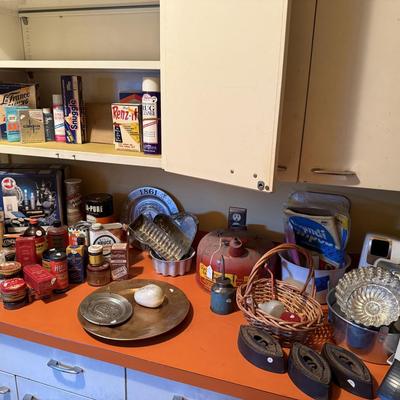 Sale Photo Thumbnail #138: - Cabinet built in. Not included 

NO CHERRY PICKING or taking ONLY the items you want and leaving the rest or you will be banned! Please arrive with enough time to load. Bring boxes/any tools to assemble /dolly/people to help load/etc.
- Questions? Call 