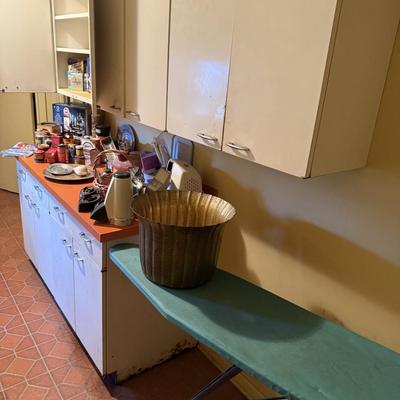 Sale Photo Thumbnail #137: - Cabinet built in. Not included 

NO CHERRY PICKING or taking ONLY the items you want and leaving the rest or you will be banned! Please arrive with enough time to load. Bring boxes/any tools to assemble /dolly/people to help load/etc.
- Questions? Call 