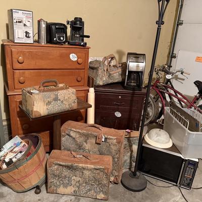 Sale Photo Thumbnail #168: - In the corner there are marble sinks, they are to stay with the house. So not included 

NO CHERRY PICKING or taking ONLY the items you want and leaving the rest or you will be banned! Please arrive with enough time to load. Bring boxes/any tools to ass