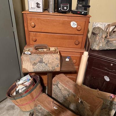 Sale Photo Thumbnail #169: - In the corner there are marble sinks, they are to stay with the house. So not included 

NO CHERRY PICKING or taking ONLY the items you want and leaving the rest or you will be banned! Please arrive with enough time to load. Bring boxes/any tools to ass