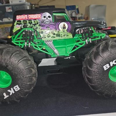 Sale Photo Thumbnail #280: Monster Jam Gravedigger BKT RC Car