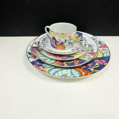 Sale Photo Thumbnail #768: Service For 4 Horchow Japan Tobacco Leaf Porcelain China 20 Pieces