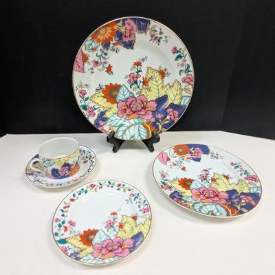 Sale Photo Thumbnail #767: Service For 4 Horchow Japan Tobacco Leaf Porcelain China 20 Pieces