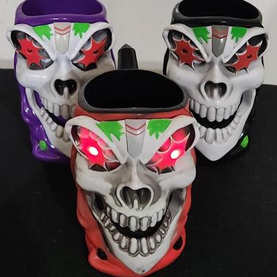 Sale Photo Thumbnail #291: Grave Digger Monster Jam Truck Plastic Skull Head Mug / Cup Lights Up Skull

Will receive all items pictured as is.