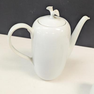 Sale Photo Thumbnail #860: Hutschenreuther Fleuron Chloe’ Paris Rotonde Teapot Set Creamer & Sugar Bowl