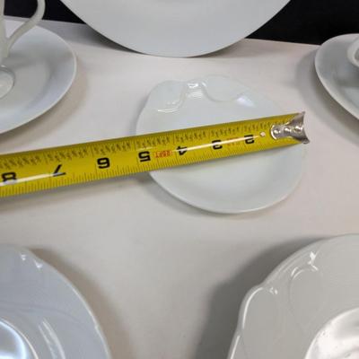 Sale Photo Thumbnail #905: 8 - Tea cups & 12 saucers - 8 Coffee cups & 12 Saucers - 11 Soup Bowls & 7 saucers = 7- plates - 13 Dessert & 4 salad plates