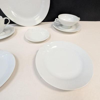 Sale Photo Thumbnail #902: 8 - Tea cups & 12 saucers - 8 Coffee cups & 12 Saucers - 11 Soup Bowls & 7 saucers = 7- plates - 13 Dessert & 4 salad plates