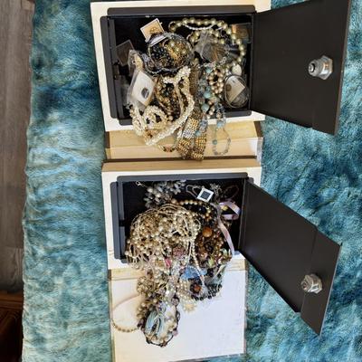 Sale Photo Thumbnail #128: Novelty “Pride and Prejudice” book concealing a lockable safe inside, discreet storage. Full of Jewelry