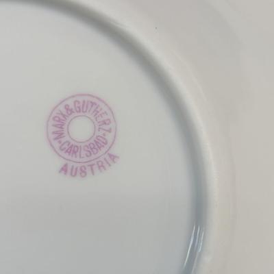 Sale Photo Thumbnail #916: 2 plates, 12 cups, 12 Saucers, 12 bowls, 1 serving bowl, 12 salad plates