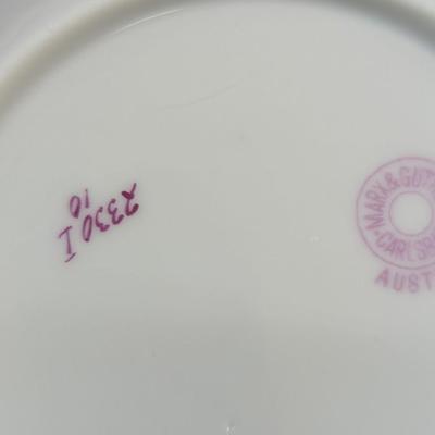 Sale Photo Thumbnail #917: 2 plates, 12 cups, 12 Saucers, 12 bowls, 1 serving bowl, 12 salad plates