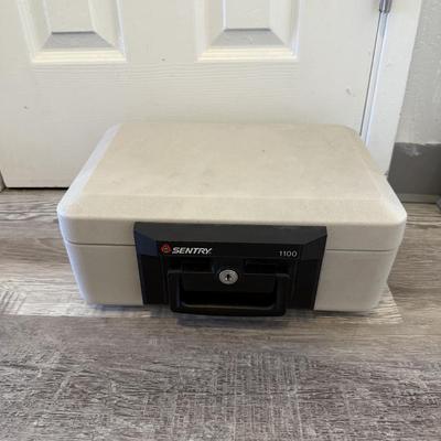 Sale Photo Thumbnail #135: Safe with key
(Contents inside not included)