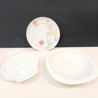 Sale Photo Thumbnail #929: 5 Tavola Plates & Escargot/Snail Dish Bianca -    
4 Rosenthal Dishes all have a chip
Rosenthal Germany White Bowl Studio Line Soup Bowls & Hutschenreuther Tavola Leonard Paris Plates