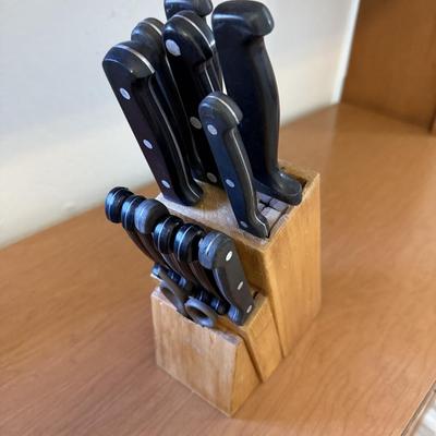 Sale Photo Thumbnail #185: Kitchen knife set with holder