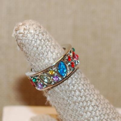 Size 6 Infinity Style Multicolor Ring with Different Sized Stones on a Silver Tone Band (5.9g)