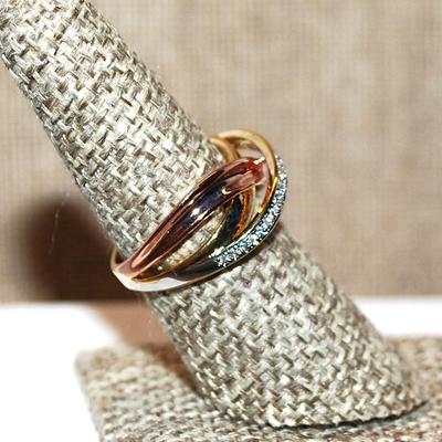 Size 7 Triple Colored Bands Ring Including Rose Gold, Silver and Gold with Row of Small Clear Stone Accents (4.1g)