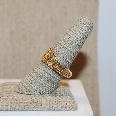 Size 7½ Multi-Rows of Ascending Gold Colored Links on a Gold Tone Band (3.6g)